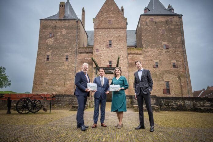 Staatssecretaris Fleur Gräper-van Koolwijk bezocht Rijksmuseum Slot Loevestein