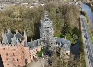 Restauratie klokkentoren kasteel Nijenrode bereikt belangrijke mijlpaal