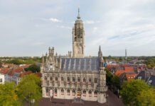 Restauratie gevels en toren stadhuis Middelburg van start