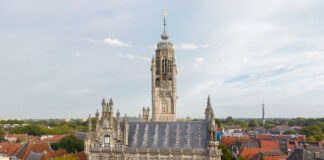 Restauratie gevels en toren stadhuis Middelburg van start