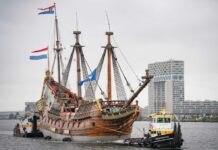 Het schip Batavia aangekomen in Amsterdam