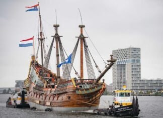 Het schip Batavia aangekomen in Amsterdam