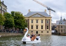 Van TroonredeBingo tot NachMis:Den Haag viert Royal September met democratie, muziek en koninklijke tradities